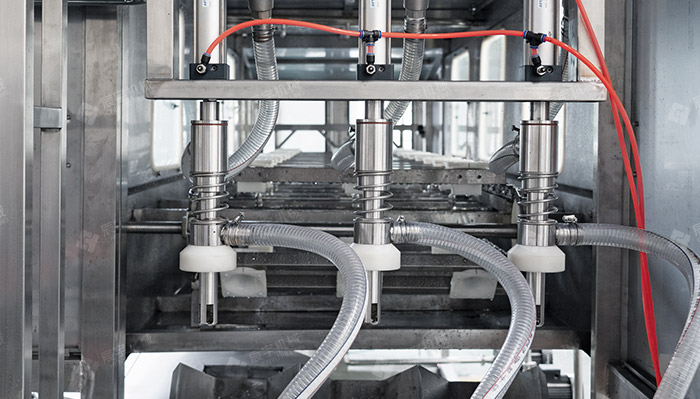 5加侖桶裝水灌裝生產(chǎn)線 5加侖桶裝水灌裝生產(chǎn)線